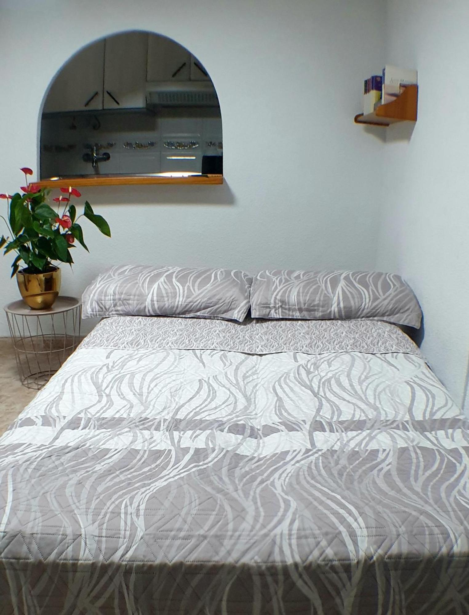 Apartamento California En Benidorm, 1 Min Playa Levante, Wi-fi, Ac Y Parking *